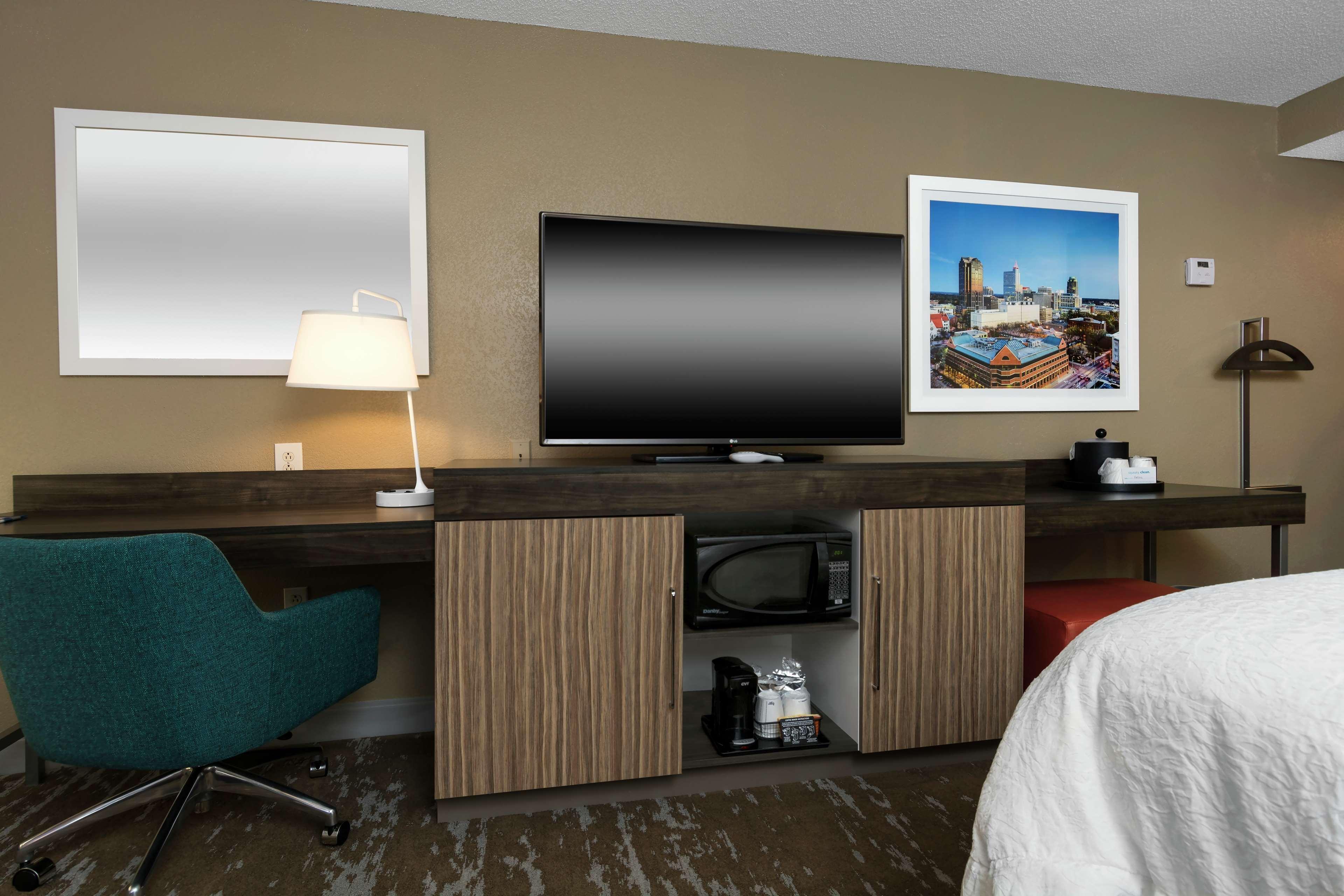 Hampton Inn & Suites Raleigh Cary Lenovo Center מראה חיצוני תמונה