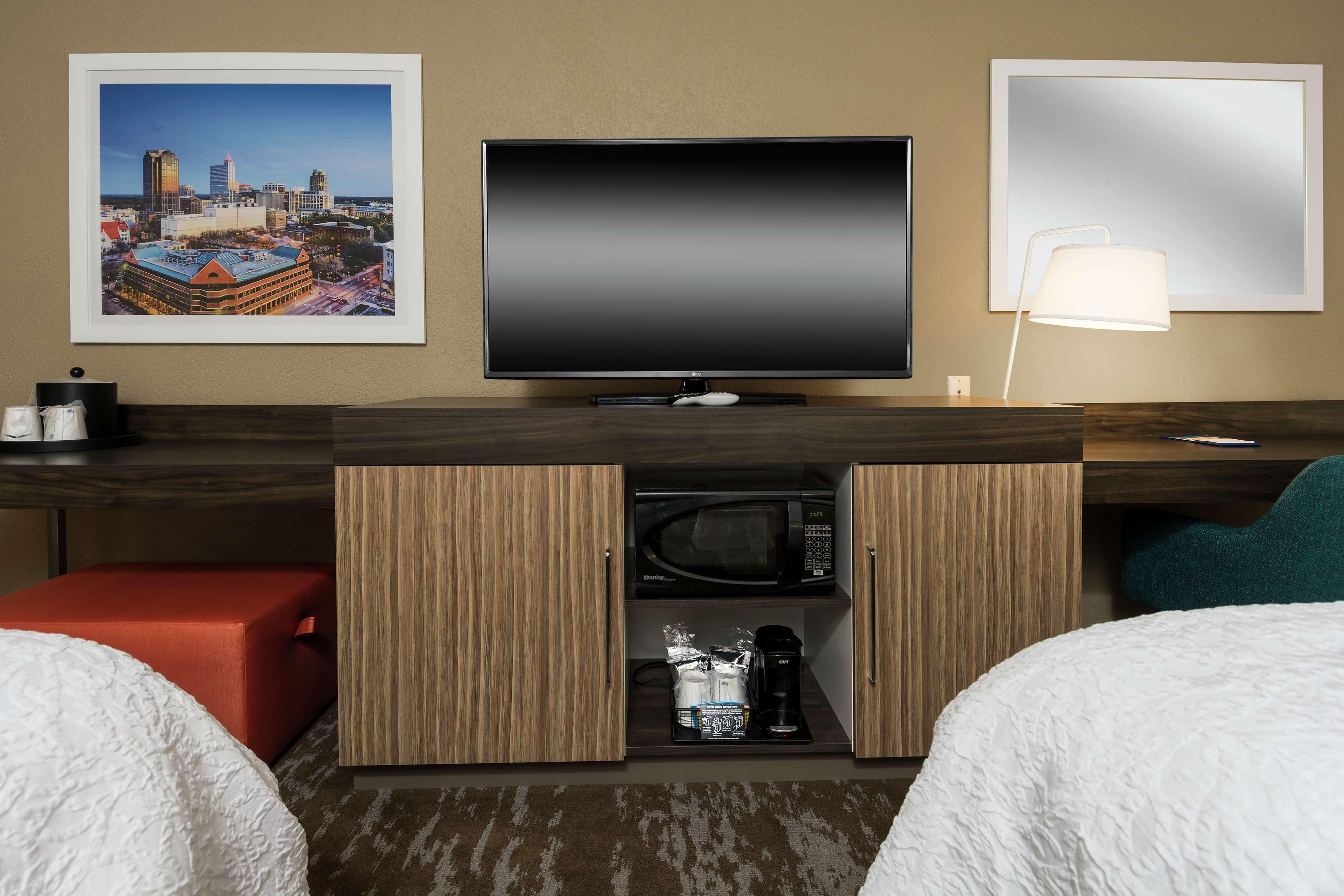 Hampton Inn & Suites Raleigh Cary Lenovo Center מראה חיצוני תמונה