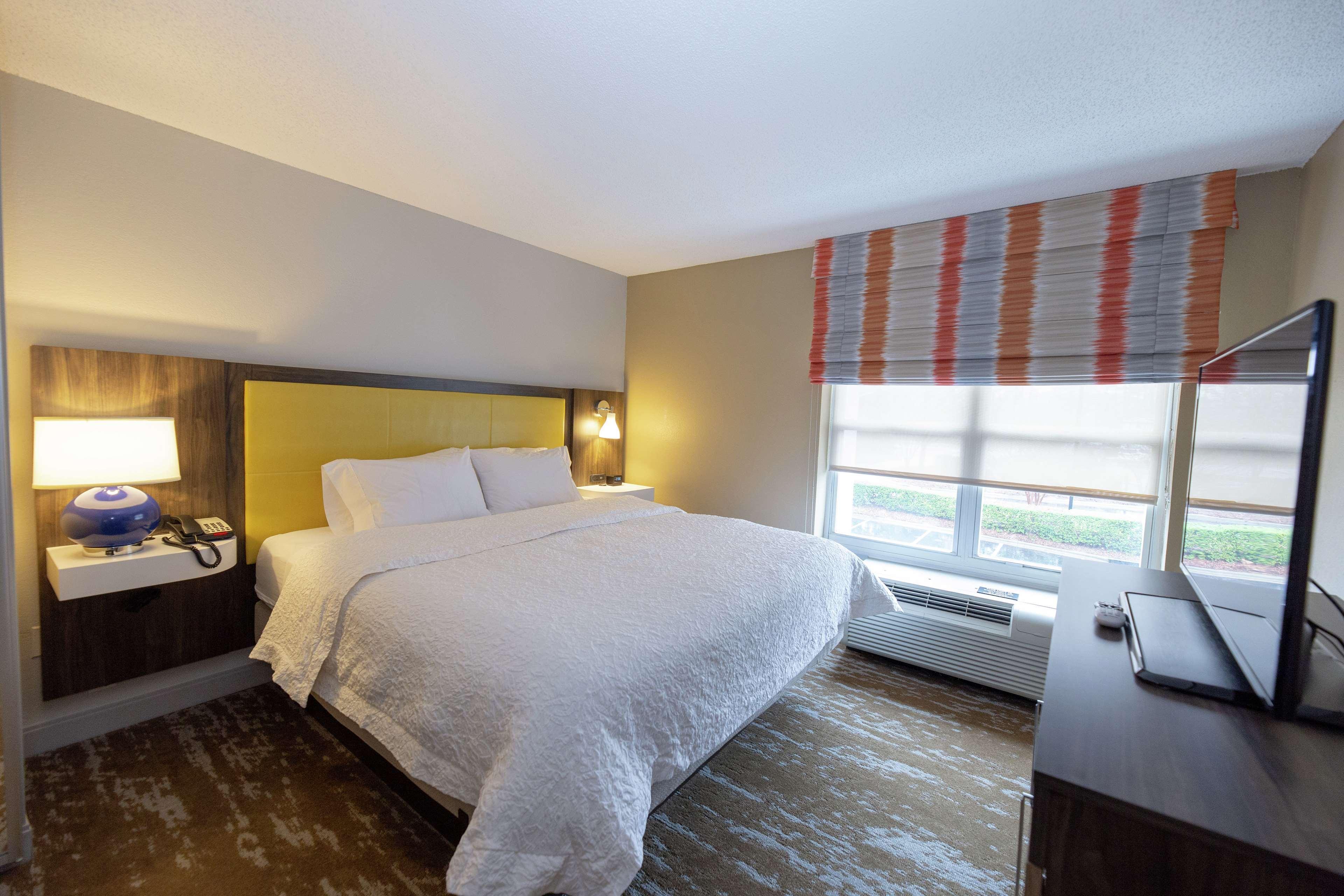 Hampton Inn & Suites Raleigh Cary Lenovo Center מראה חיצוני תמונה