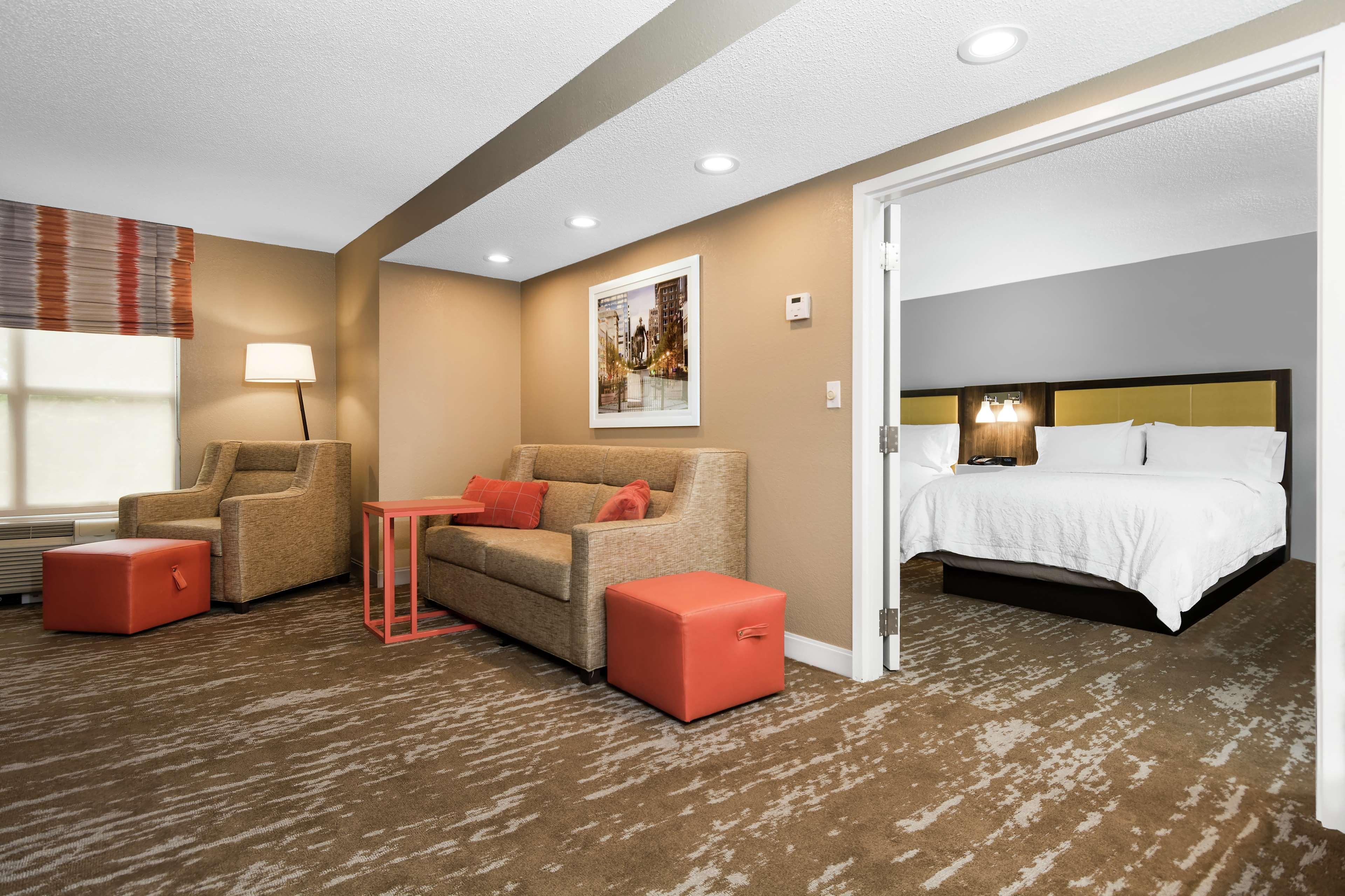 Hampton Inn & Suites Raleigh Cary Lenovo Center מראה חיצוני תמונה