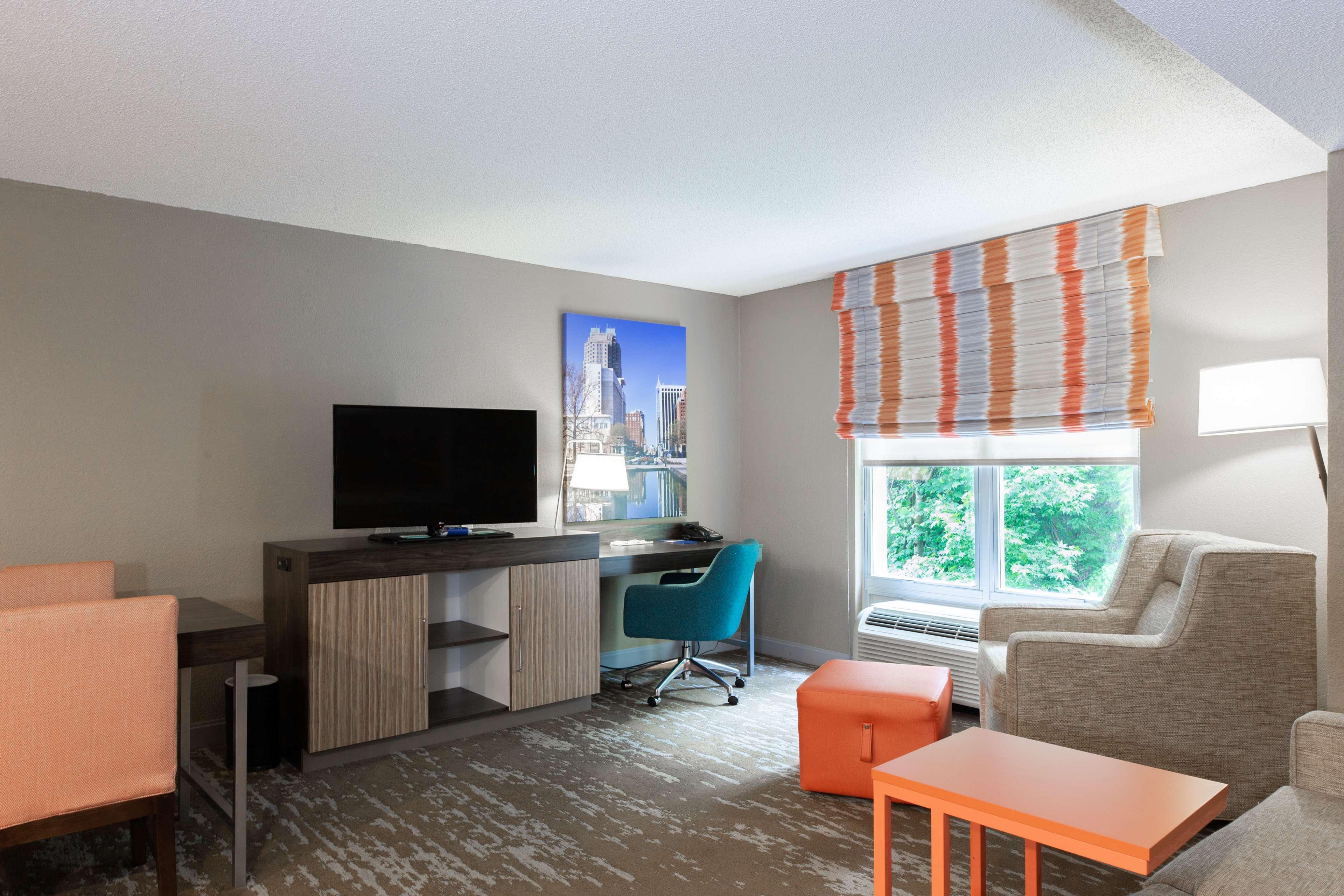 Hampton Inn & Suites Raleigh Cary Lenovo Center מראה חיצוני תמונה
