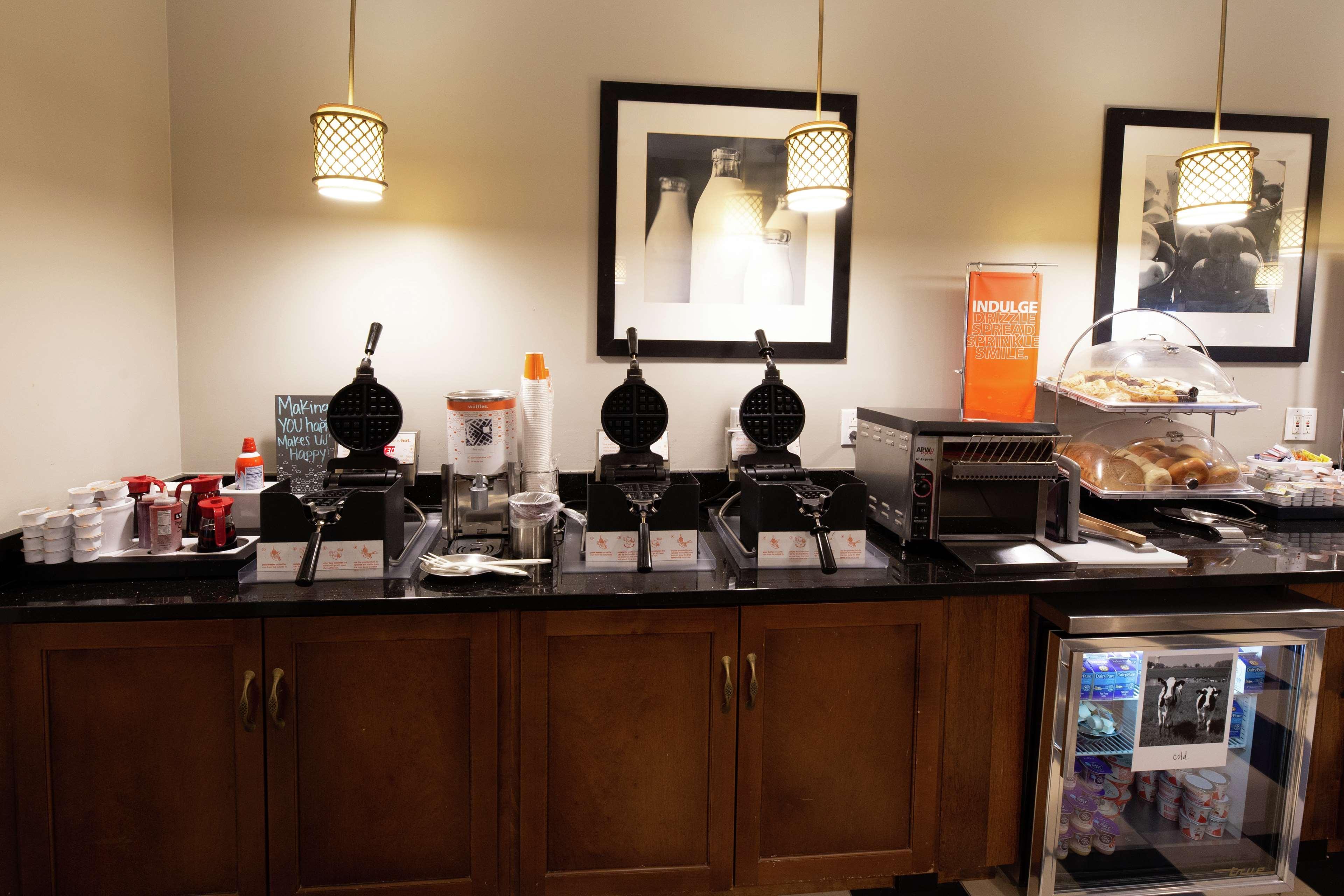 Hampton Inn & Suites Raleigh Cary Lenovo Center מראה חיצוני תמונה