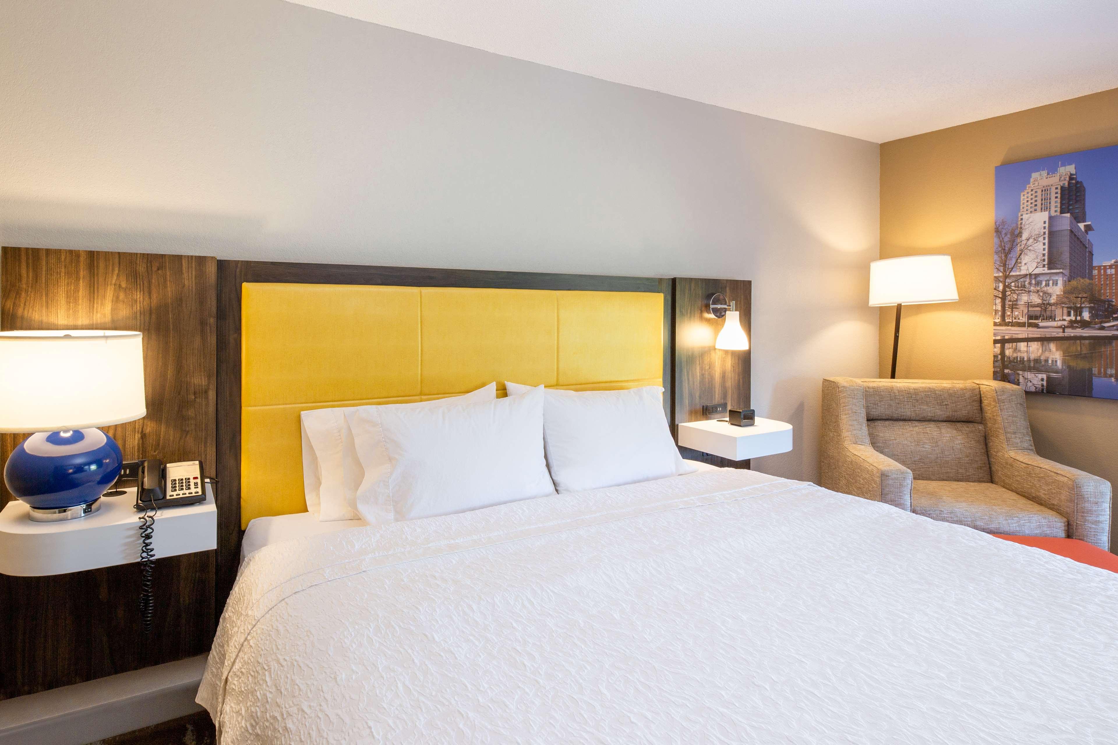 Hampton Inn & Suites Raleigh Cary Lenovo Center מראה חיצוני תמונה