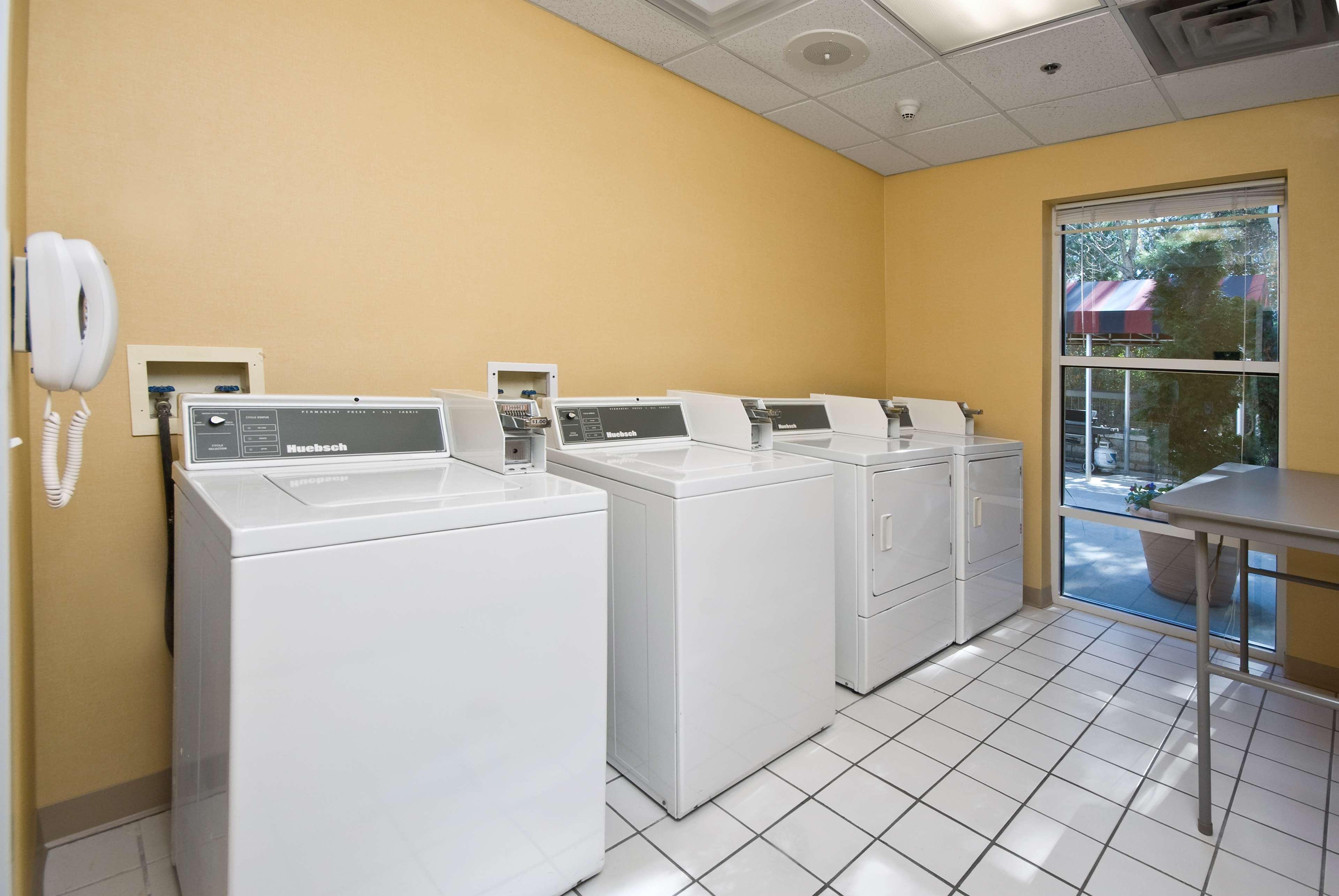 Hampton Inn & Suites Raleigh Cary Lenovo Center מראה חיצוני תמונה