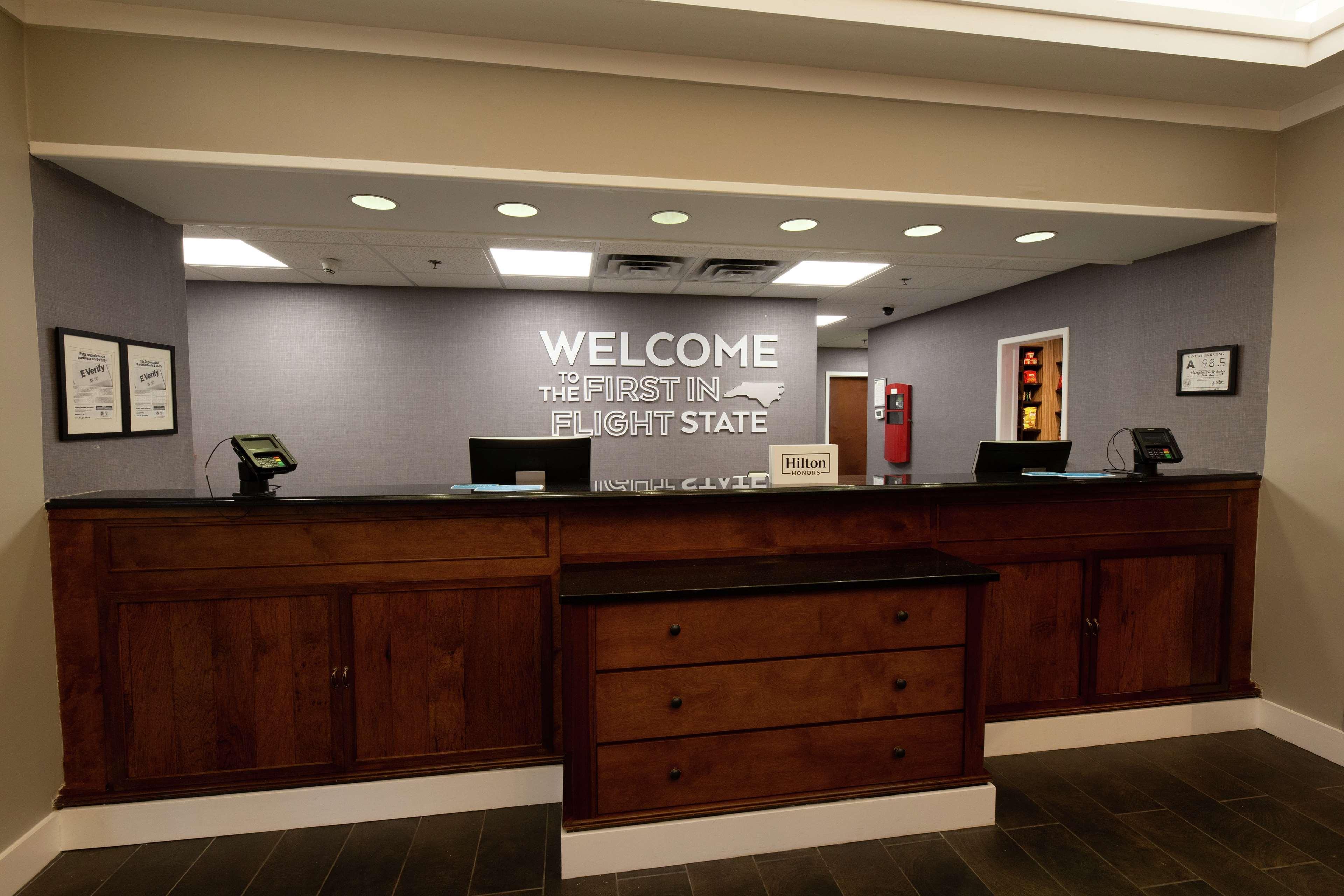 Hampton Inn & Suites Raleigh Cary Lenovo Center מראה חיצוני תמונה