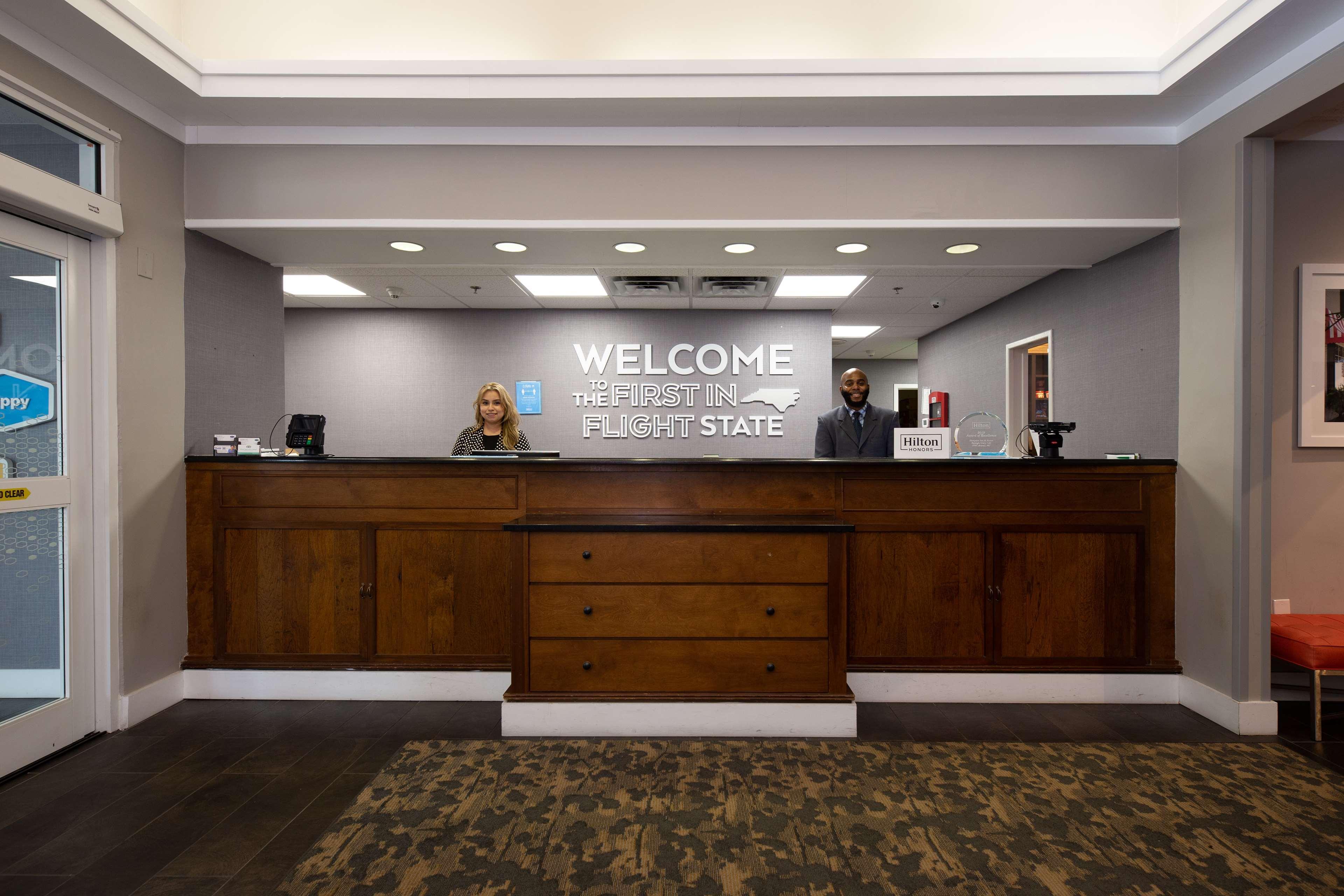 Hampton Inn & Suites Raleigh Cary Lenovo Center מראה חיצוני תמונה