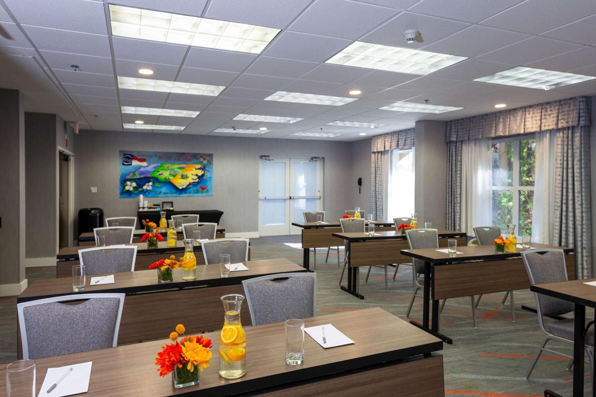 Hampton Inn & Suites Raleigh Cary Lenovo Center מראה חיצוני תמונה