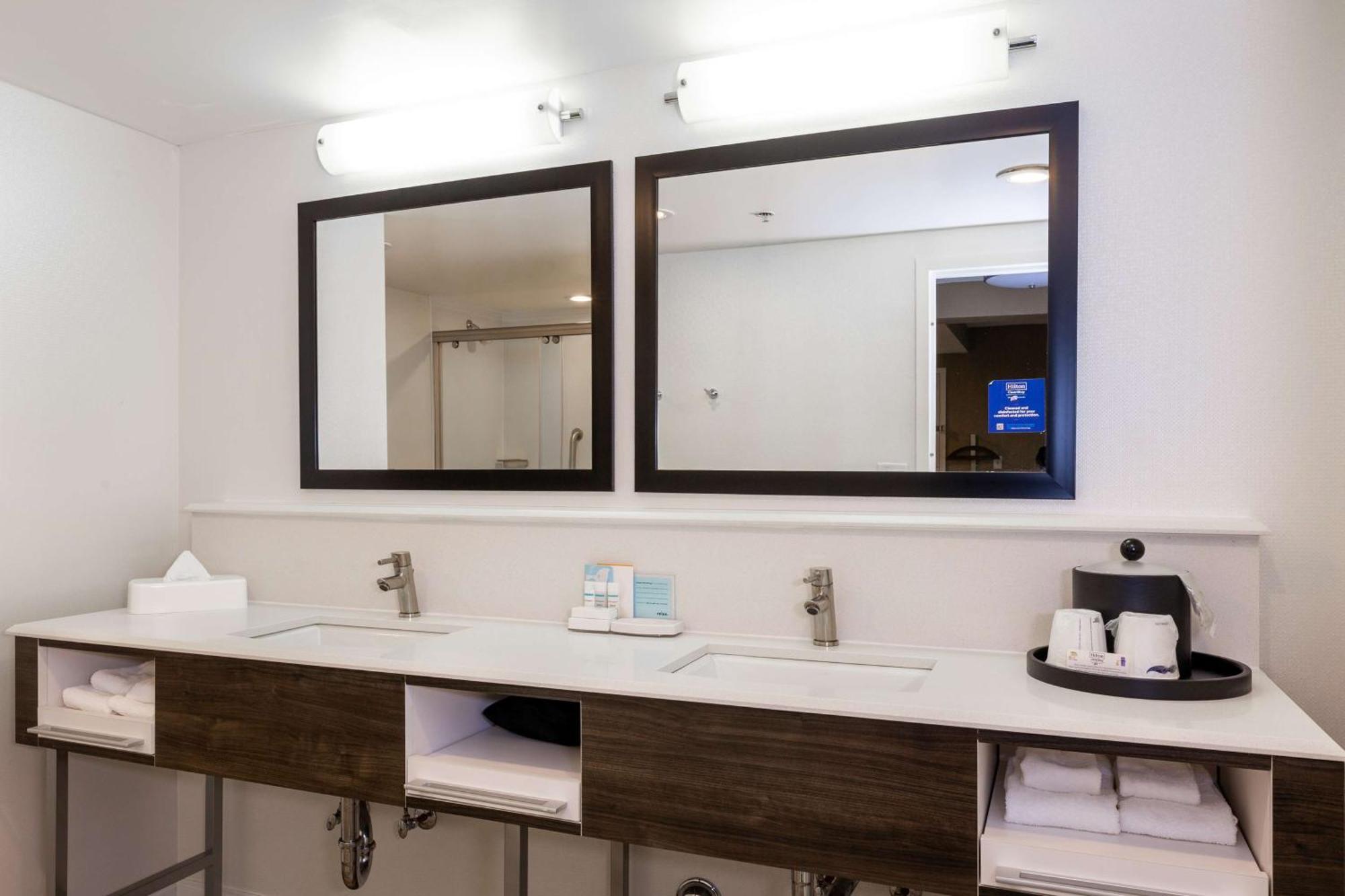 Hampton Inn & Suites Raleigh Cary Lenovo Center מראה חיצוני תמונה