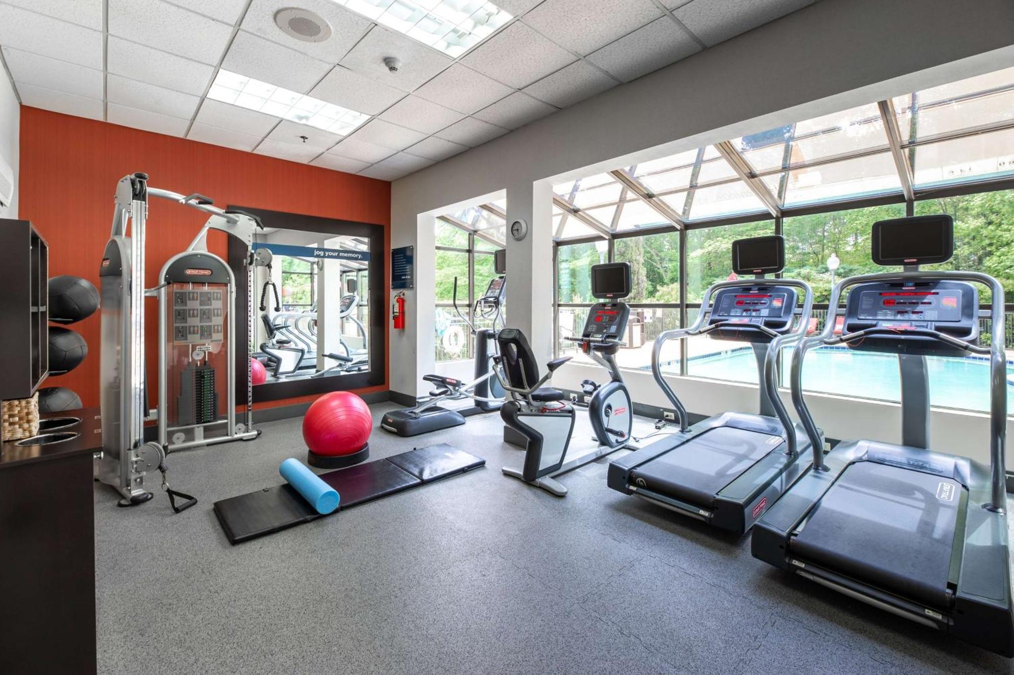 Hampton Inn & Suites Raleigh Cary Lenovo Center מראה חיצוני תמונה